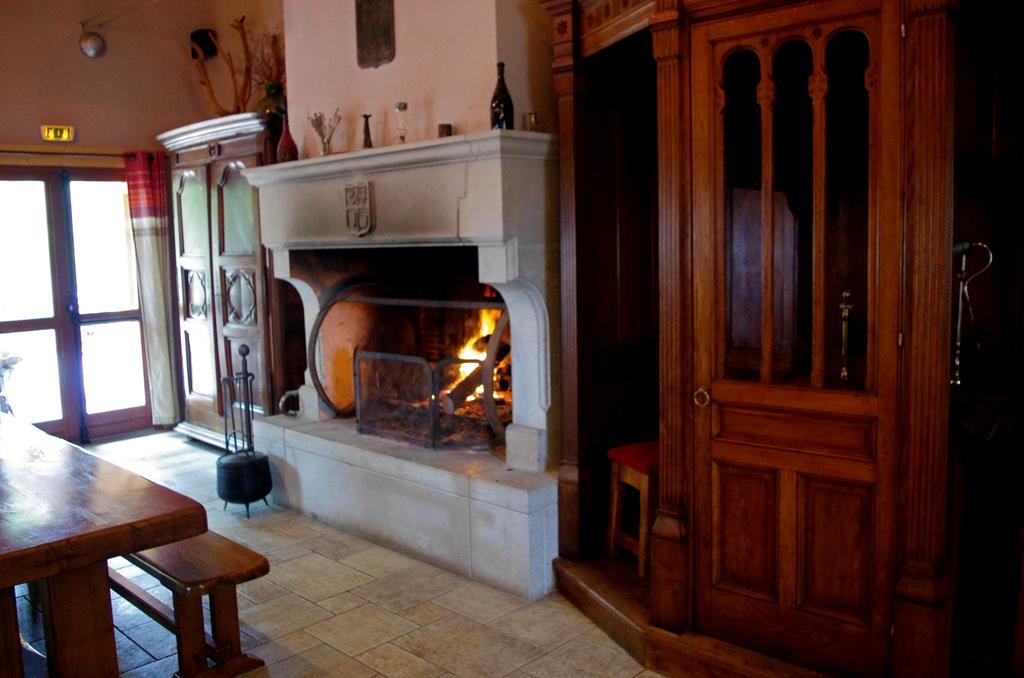 Auberge Les Tables Du Ban Saint-Pierre-la-Palud Zewnętrze zdjęcie
