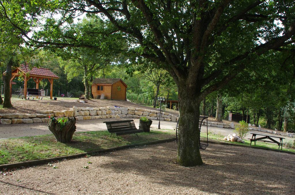 Auberge Les Tables Du Ban Saint-Pierre-la-Palud Zewnętrze zdjęcie
